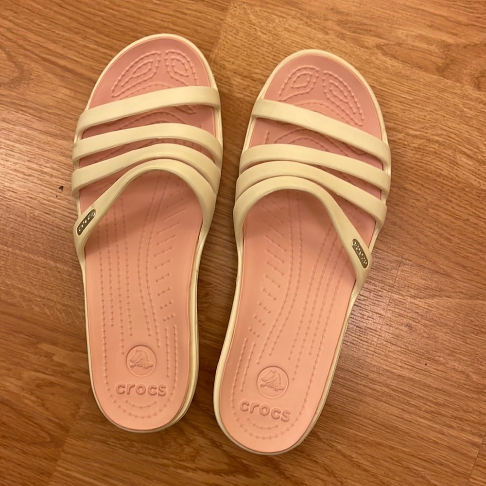 Crocs like new white low heel sandals, size 8